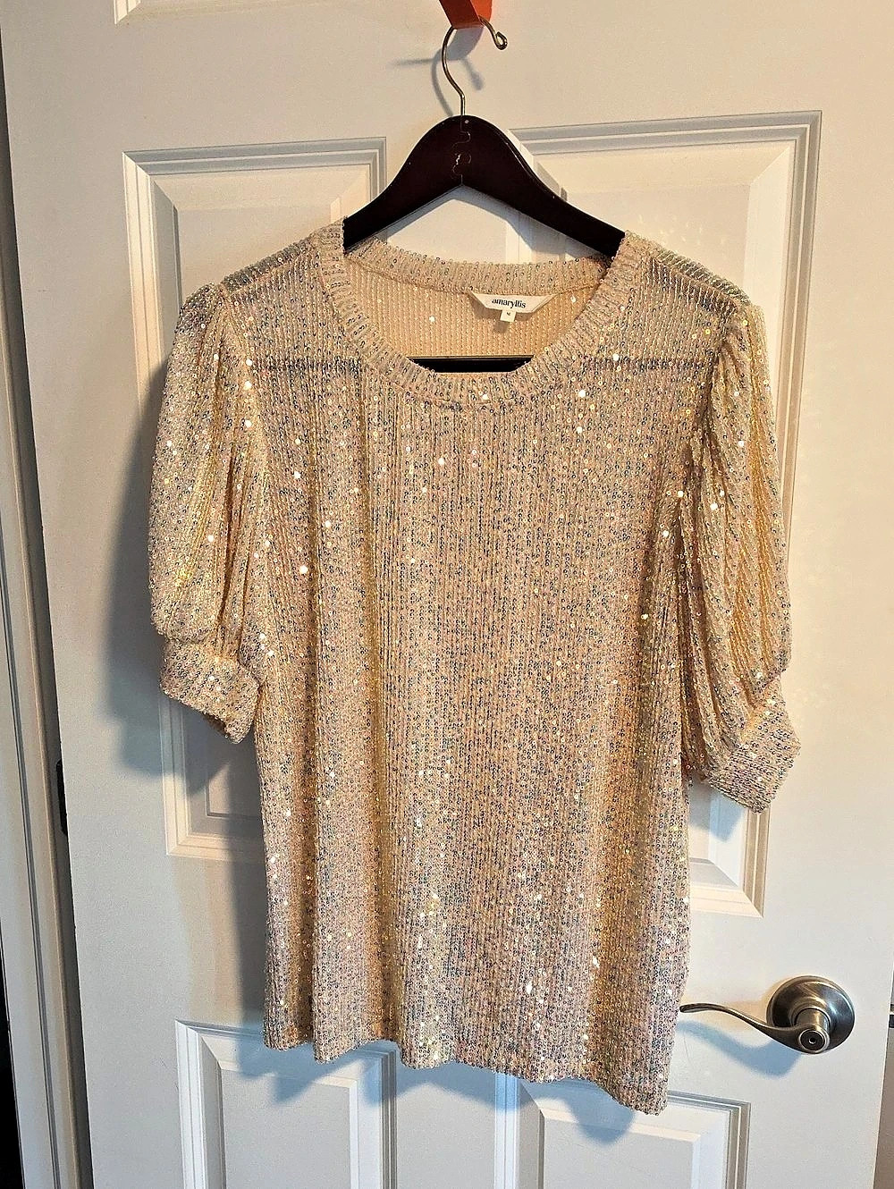 amaryllis Sequin Short Sleeve Top in Gold Size XL Like New